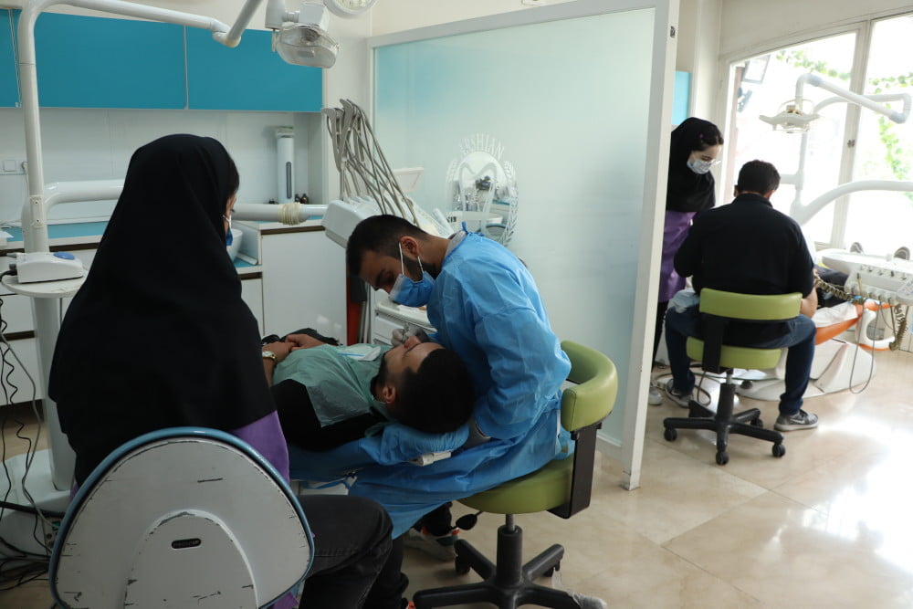 بهترین کلینیک دندانپزشکی در شرق تهران ۲